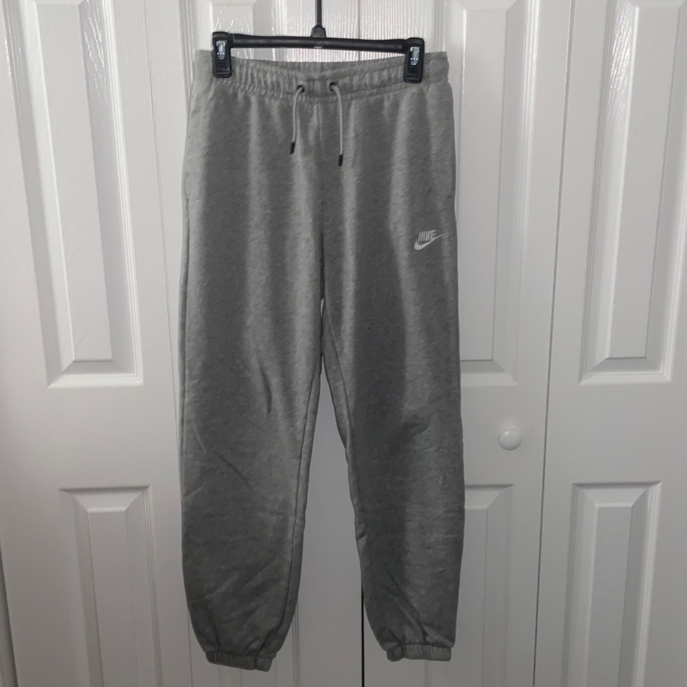 Nike Grey women’s sweatpants size small